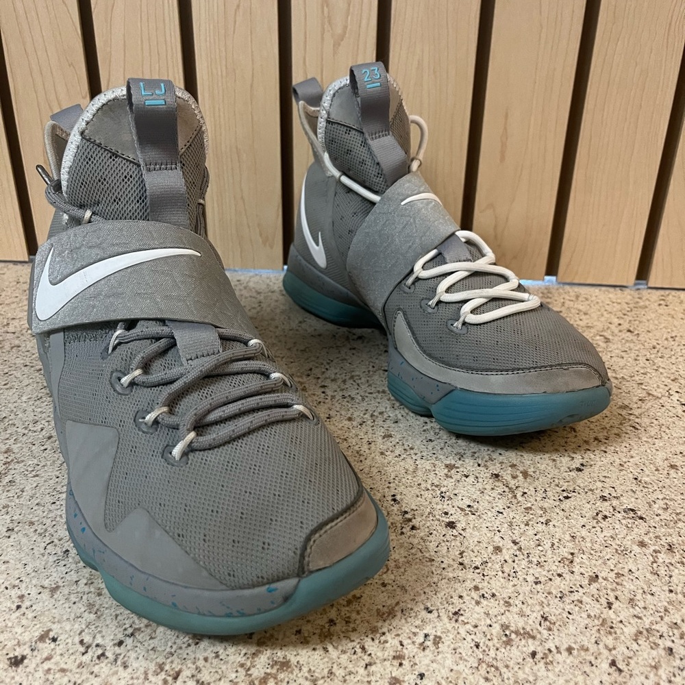 Nike Zoom Basketball Lebron James LJ Silver McFly 852405-007 Boots Size 10